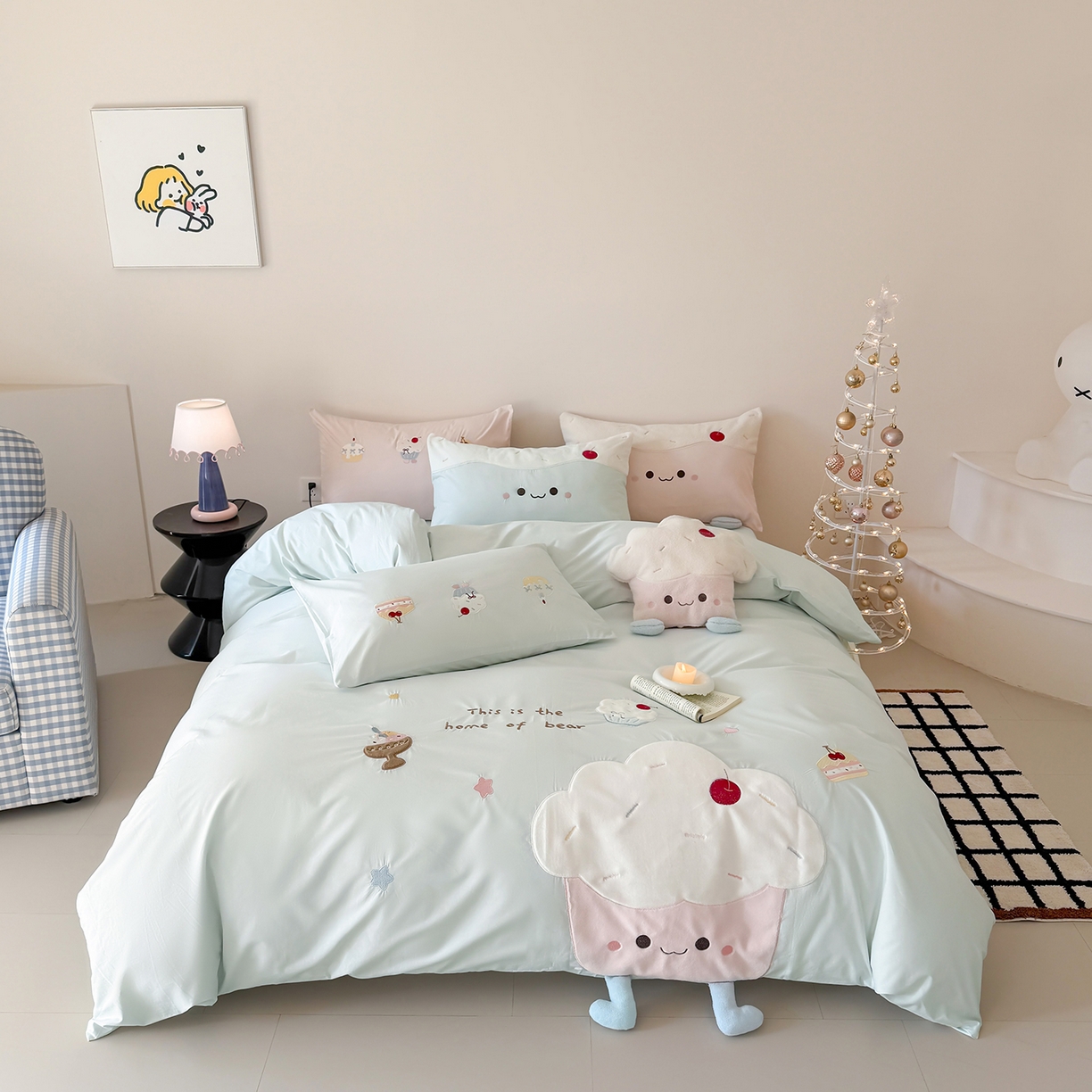 91家纺网 家纺一手货源 找家纺 （总）嗨购家纺 2026新款40S水洗棉贴布刺绣四件套-半糖萌新系列（送同款抱枕 淘宝劵后控价：小号298元 标准348元 大号368元）