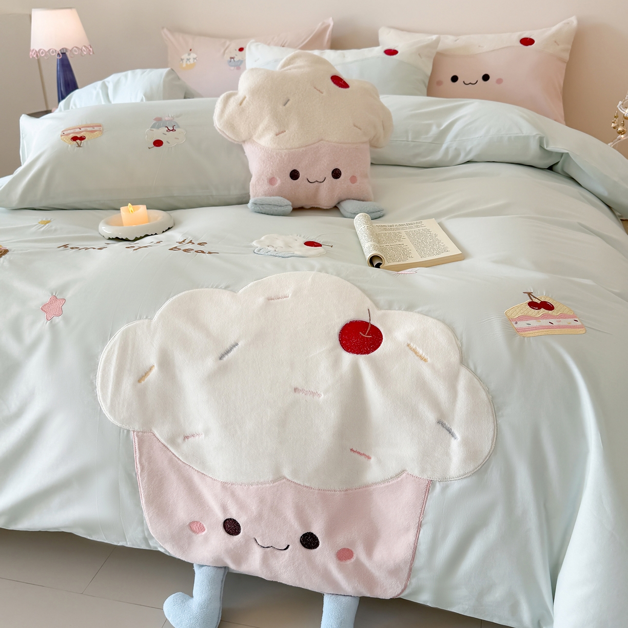 91家纺网 家纺一手货源 找家纺 嗨购家纺 2026新款40S水洗棉贴布刺绣四件套-半糖萌新系列（送同款抱枕 淘宝劵后控价：小号298元 标准348元 大号368元） 半糖萌新-蓝