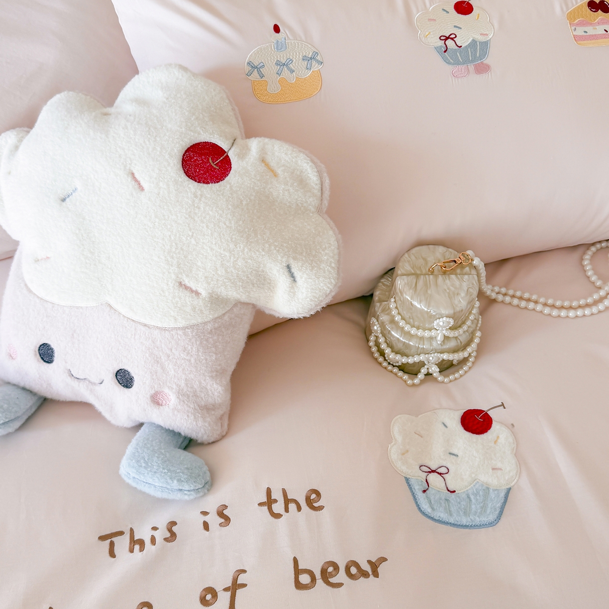 91家纺网 家纺一手货源 找家纺 （总）嗨购家纺 2026新款40S水洗棉贴布刺绣四件套-半糖萌新系列（送同款抱枕 淘宝劵后控价：小号298元 标准348元 大号368元）