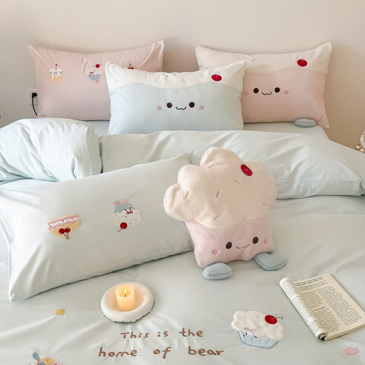 91家纺网 家纺一手货源 找家纺 嗨购家纺 2026新款40S水洗棉贴布刺绣四件套-半糖萌新系列（送同款抱枕 淘宝劵后控价：小号298元 标准348元 大号368元） 半糖萌新-蓝