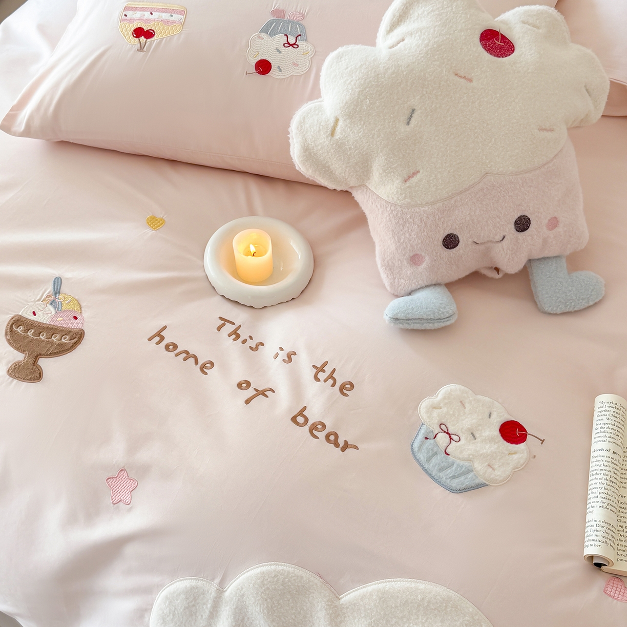 91家纺网 家纺一手货源 找家纺 （总）嗨购家纺 2026新款40S水洗棉贴布刺绣四件套-半糖萌新系列（送同款抱枕 淘宝劵后控价：小号298元 标准348元 大号368元）