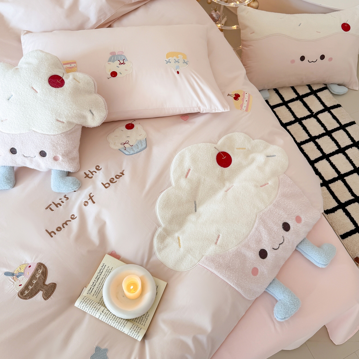 91家纺网 家纺一手货源 找家纺 嗨购家纺 2026新款40S水洗棉贴布刺绣四件套-半糖萌新系列（送同款抱枕 淘宝劵后控价：小号298元 标准348元 大号368元） 半糖萌新-粉