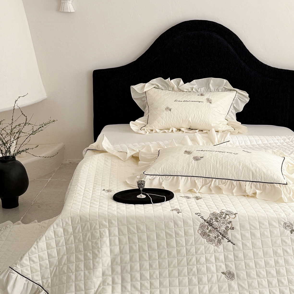 91家纺网 家纺一手货源 找家纺 （总）嗨购家纺 2026新款50S长绒棉刺绣床盖三件套-山茶花涧（控价338/358)