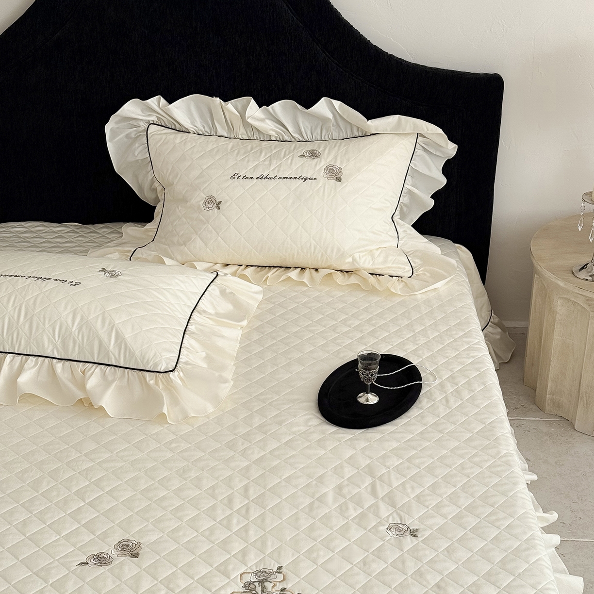 91家纺网 家纺一手货源 找家纺 （总）嗨购家纺 2026新款50S长绒棉刺绣床盖三件套-山茶花涧（控价338/358)