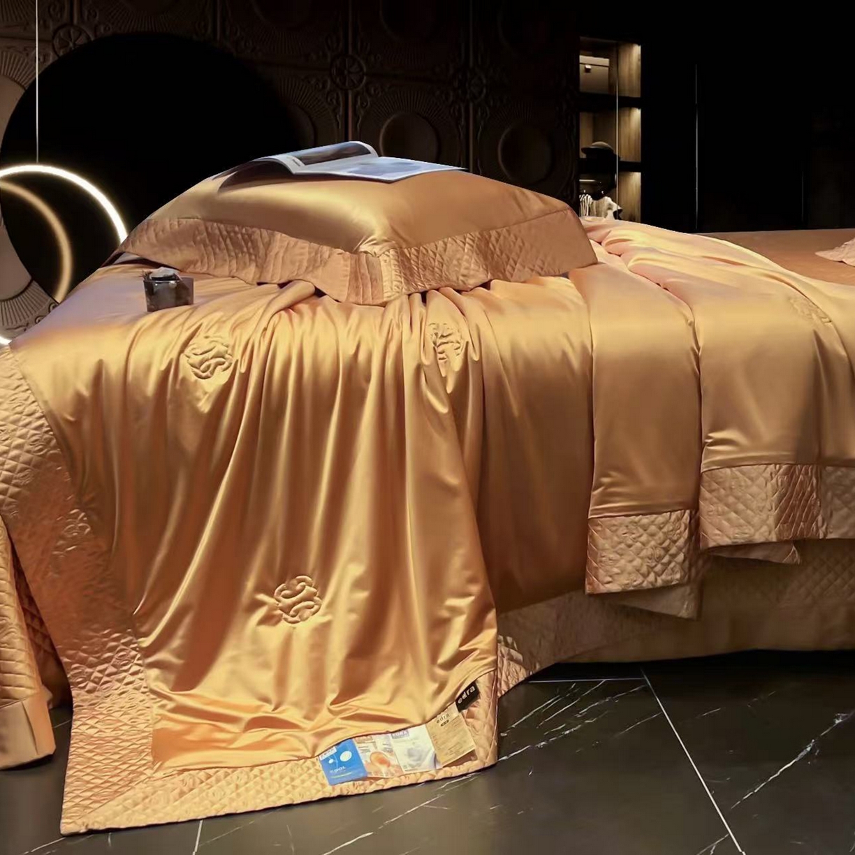 91家纺网 家纺一手货源 找家纺 edra 2026新款凉感醋酸御锦缎夏被四件套 橙色