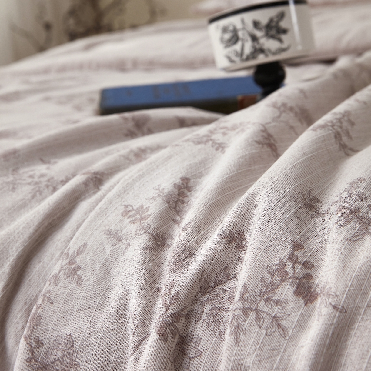 91家纺网 家纺一手货源 找家纺 网客家纺 2026新款提花色织麻夏被四件套 蝶恋花