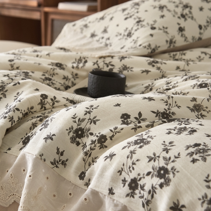 91家纺网 家纺一手货源 找家纺 大彩家居 2026春夏新款棉麻印花四件套 墨色丁香