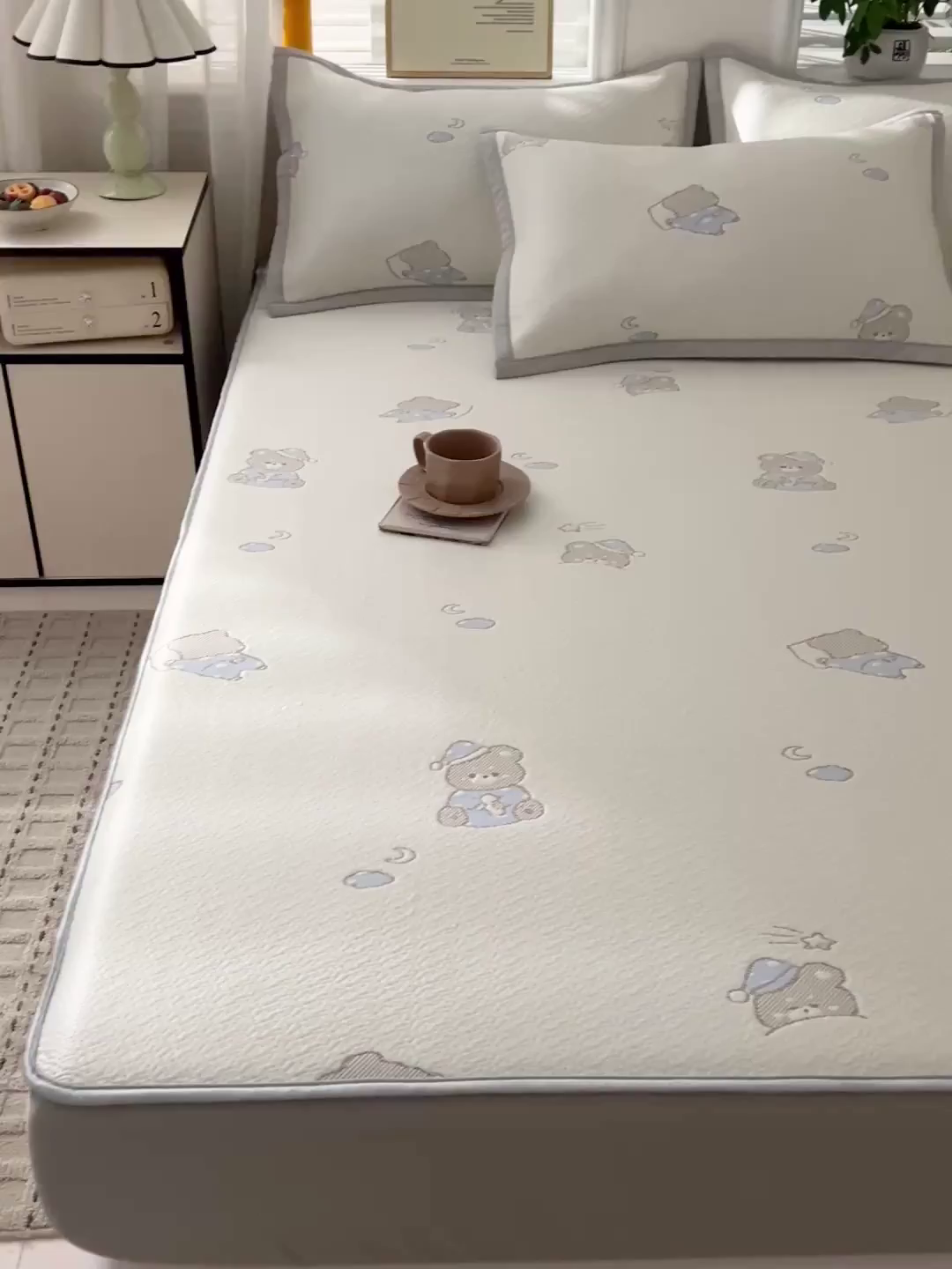 91家纺网 家纺一手货源 找家纺 富馨莱 2026新款PE乙纶高克重冰豆豆席凉感凉席单件席子床笠款支持一件定做尺寸学生宿舍 可爱熊