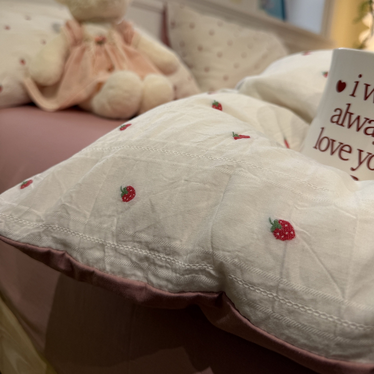 91家纺网 家纺一手货源 找家纺 怡家居 2026春夏新款全棉纯棉水洗棉提花四件套 小草莓