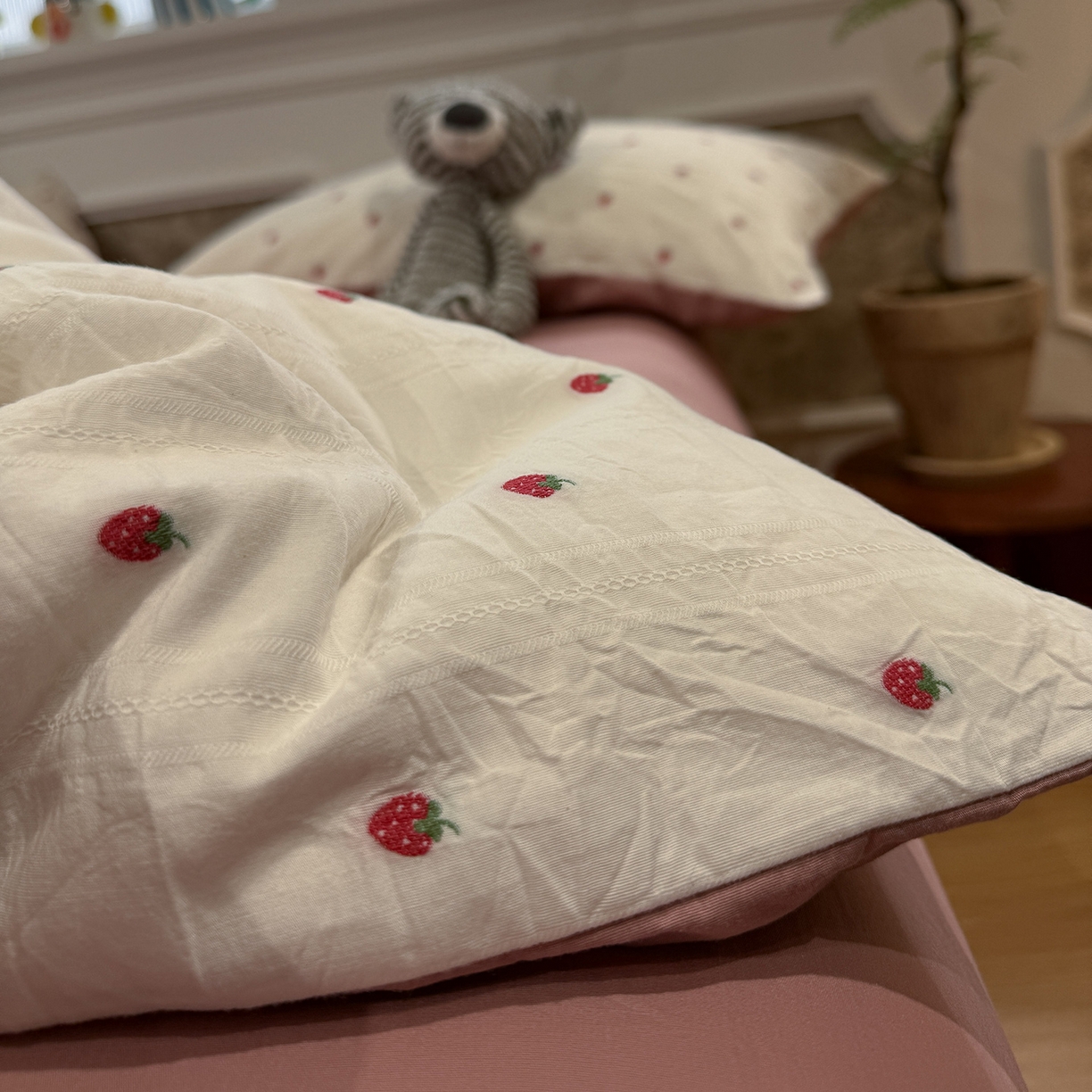 91家纺网 家纺一手货源 找家纺 怡家居 2026春夏新款全棉纯棉水洗棉提花四件套 小草莓