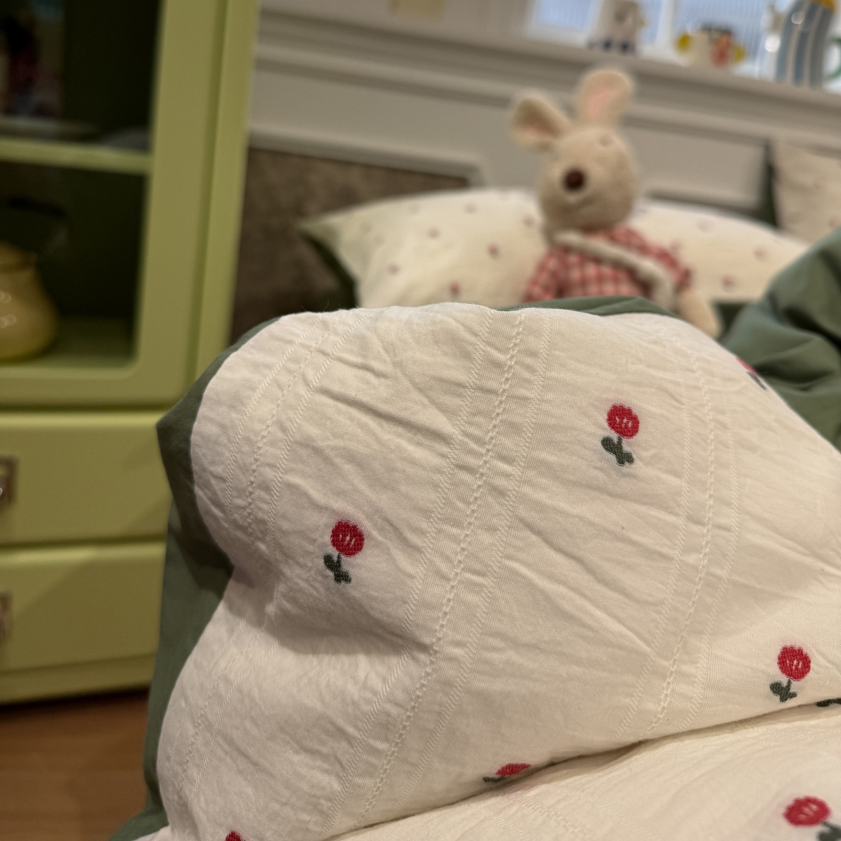 91家纺网 家纺一手货源 找家纺 怡家居 2026春夏新款全棉纯棉水洗棉提花四件套 小红花