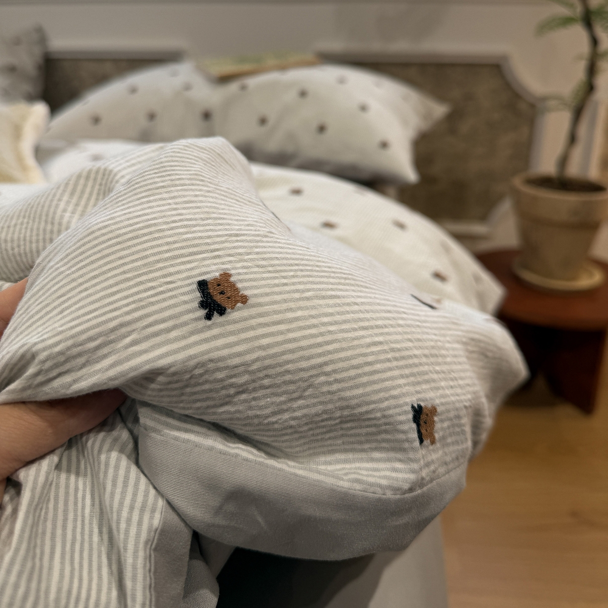 91家纺网 家纺一手货源 找家纺 怡家居 2026春夏新款全棉纯棉水洗棉提花四件套 小灰熊