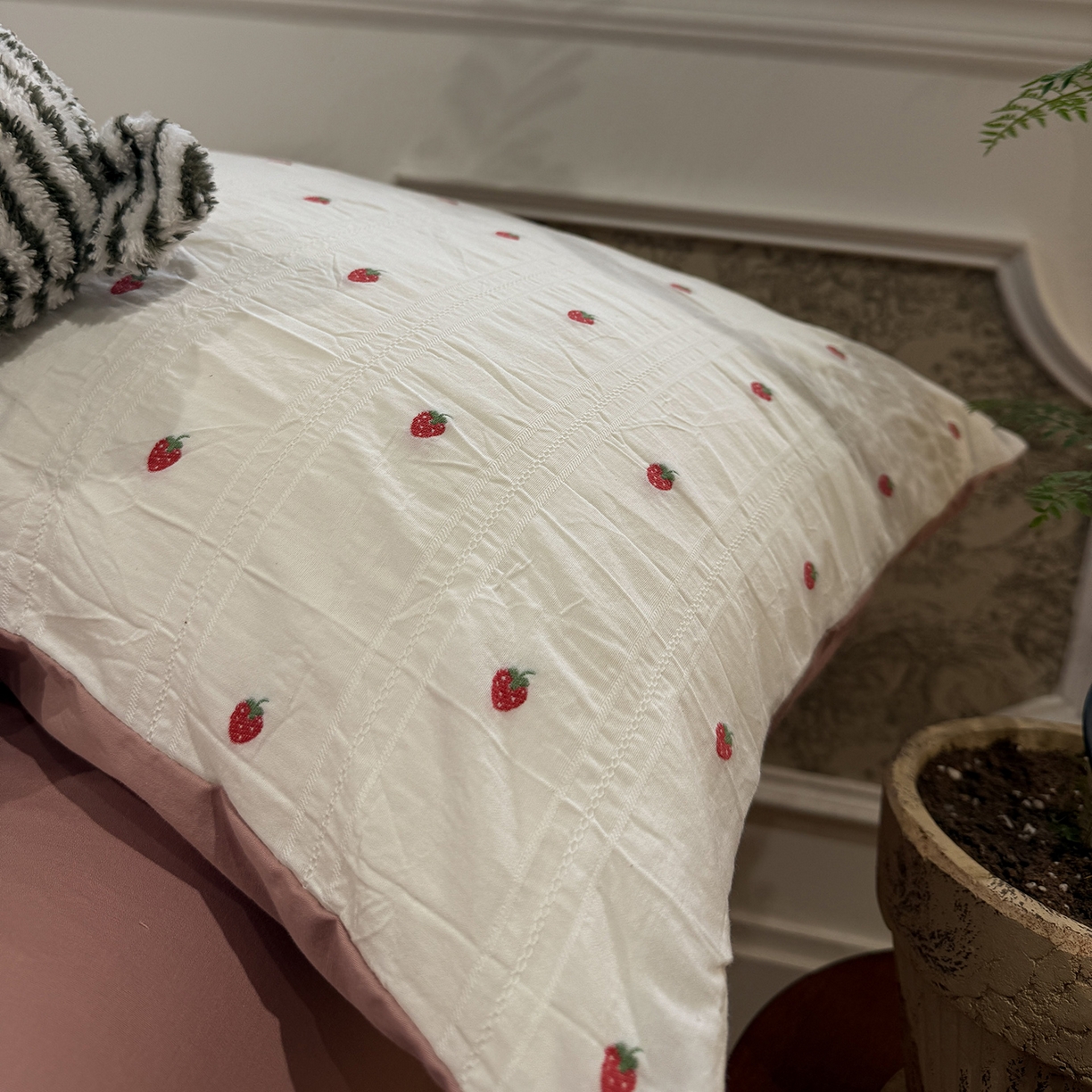 91家纺网 家纺一手货源 找家纺 怡家居 2026春夏新款全棉纯棉水洗棉提花四件套 小草莓