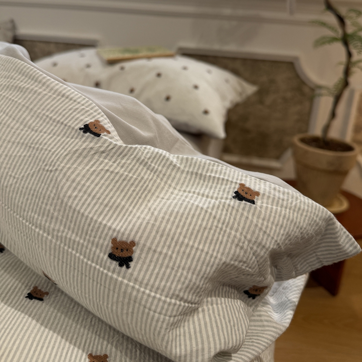 91家纺网 家纺一手货源 找家纺 怡家居 2026春夏新款全棉纯棉水洗棉提花四件套 小灰熊