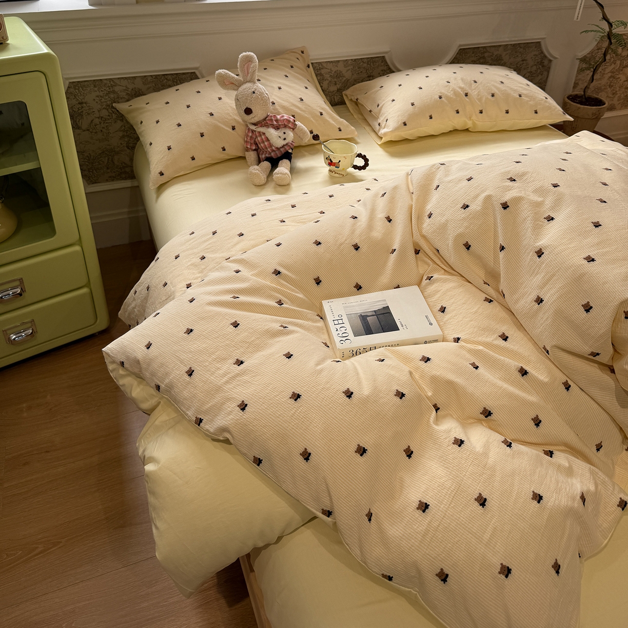 91家纺网 家纺一手货源 找家纺 怡家居 2026春夏新款全棉纯棉水洗棉提花四件套 小黄熊