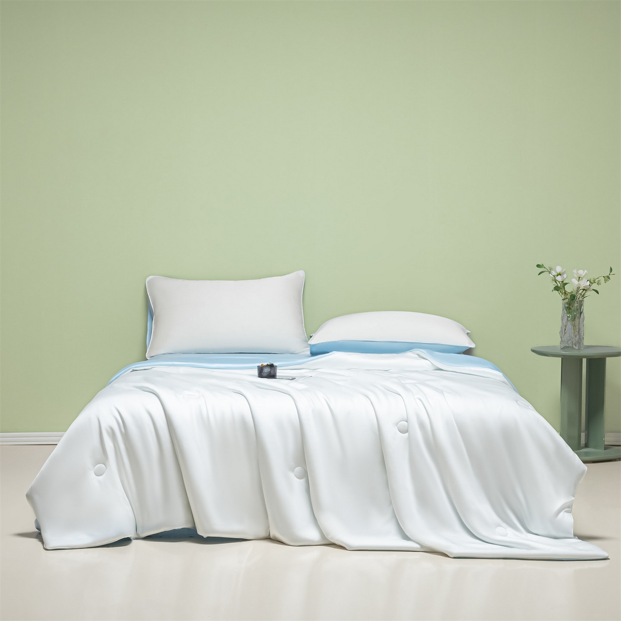 91家纺网 家纺一手货源 找家纺 美澳家纺 2026春夏新款凉感水洗冰丝真丝双拼夏被夏凉被四件套 双拼-贵族白+天空蓝