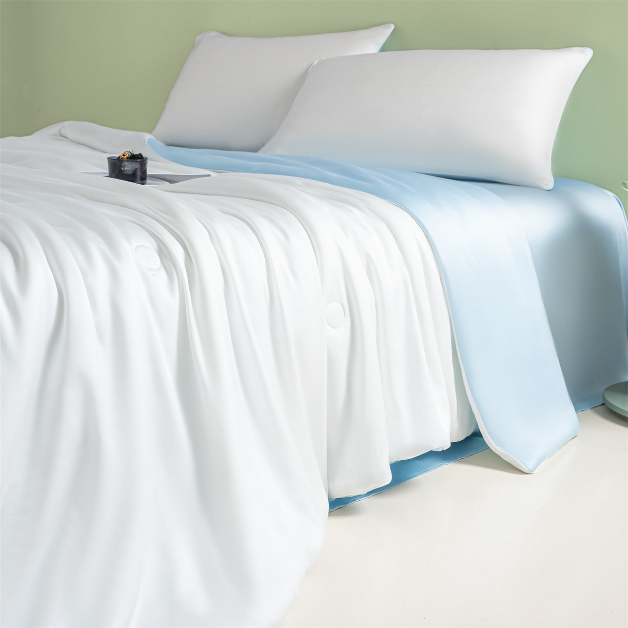 91家纺网 家纺一手货源 找家纺 美澳家纺 2026春夏新款凉感水洗冰丝真丝双拼夏被夏凉被四件套 双拼-贵族白+天空蓝