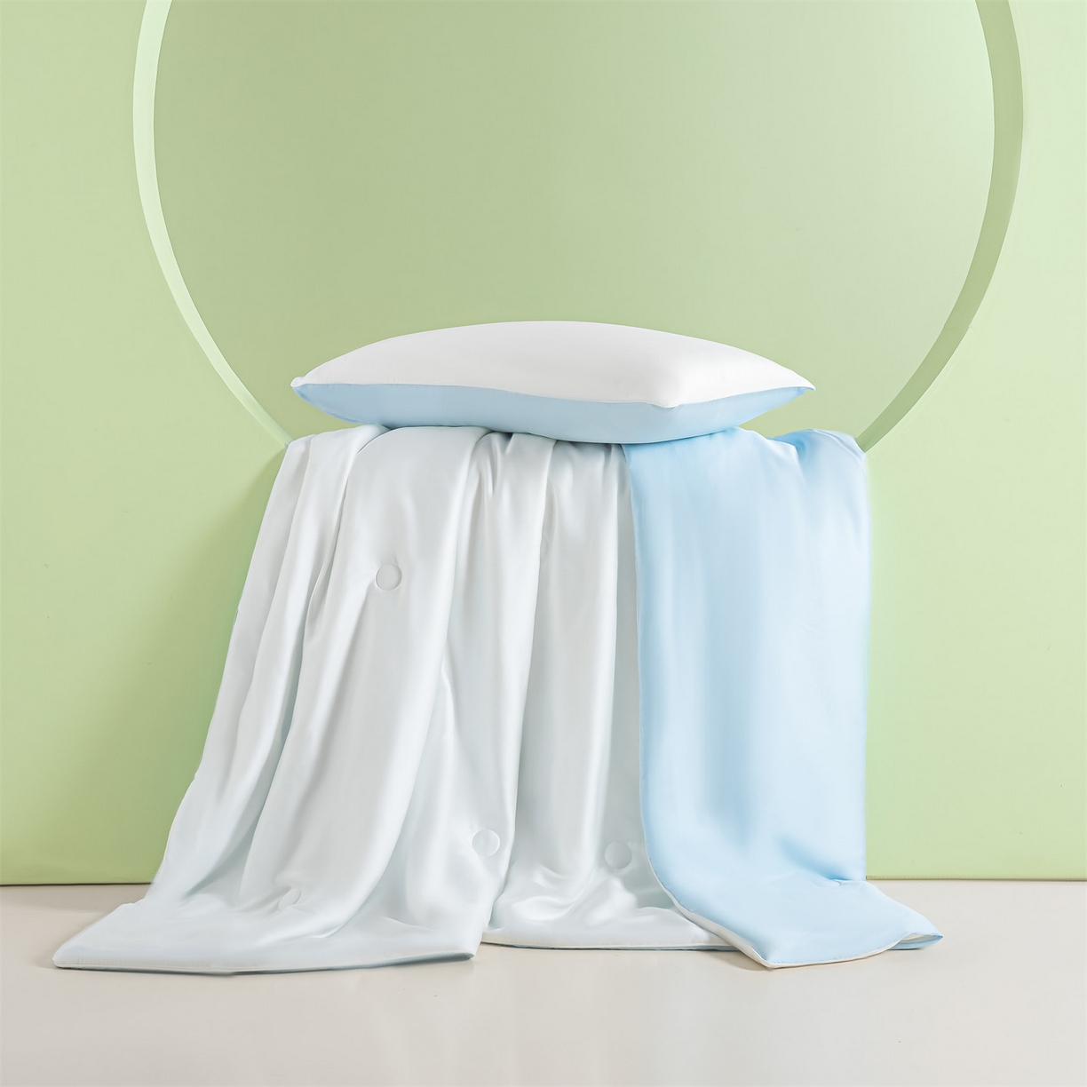 91家纺网 家纺一手货源 找家纺 美澳家纺 2026春夏新款凉感水洗冰丝真丝双拼夏被夏凉被四件套 双拼-贵族白+天空蓝