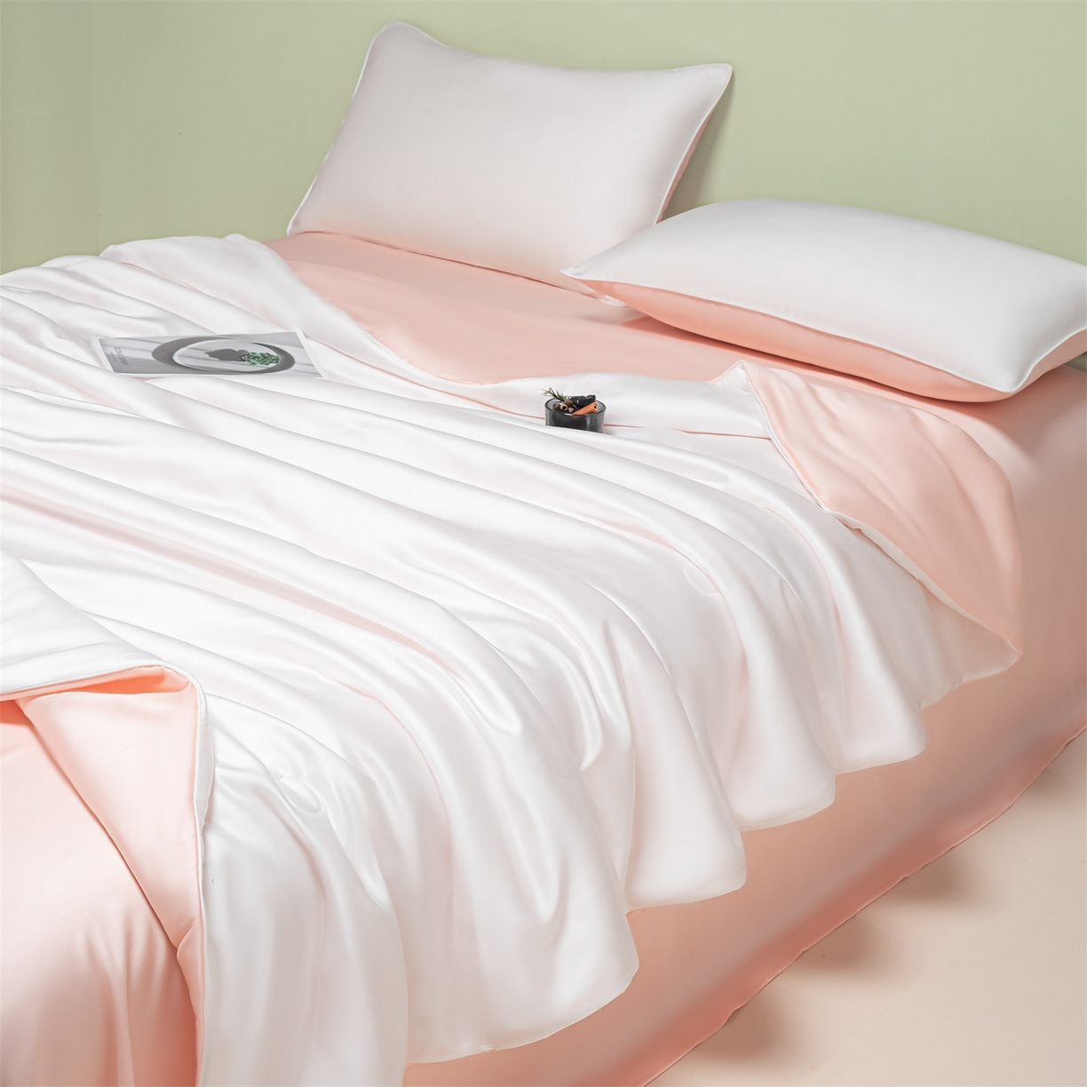 91家纺网 家纺一手货源 找家纺 美澳家纺 2026春夏新款凉感水洗冰丝真丝双拼夏被夏凉被四件套 双拼-贵族白+半熟蜜桃