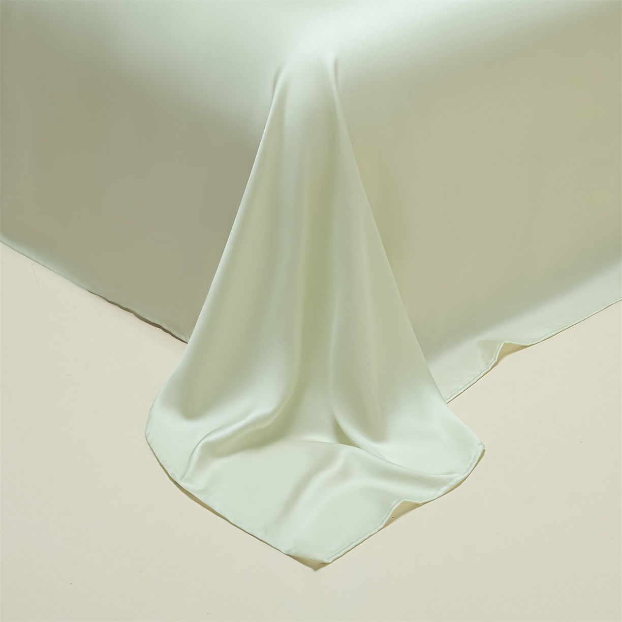 91家纺网 家纺一手货源 找家纺 美澳家纺 2026春夏新款凉感水洗冰丝真丝双拼夏被夏凉被四件套 双拼-贵族白+水果清香