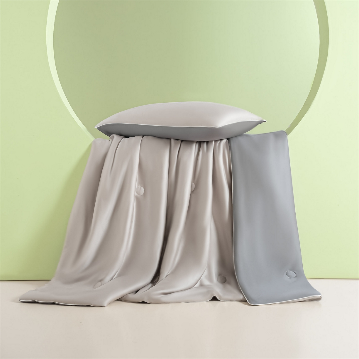 91家纺网 家纺一手货源 找家纺 美澳家纺 2026春夏新款凉感水洗冰丝真丝双拼夏被夏凉被四件套 双拼-椰子灰+经典灰