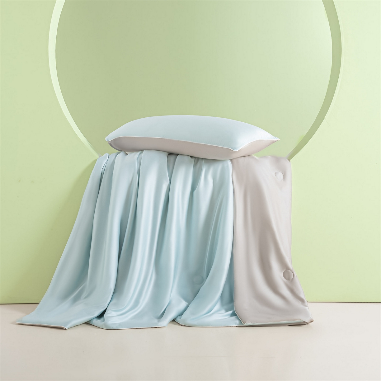 91家纺网 家纺一手货源 找家纺 美澳家纺 2026春夏新款凉感水洗冰丝真丝双拼夏被夏凉被四件套 双拼-海盐兰+香草灰