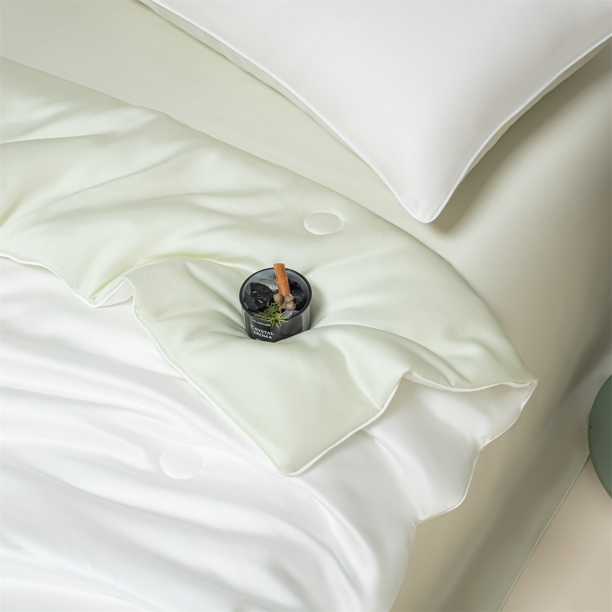 91家纺网 家纺一手货源 找家纺 美澳家纺 2026春夏新款凉感水洗冰丝真丝双拼夏被夏凉被四件套 双拼-贵族白+水果清香