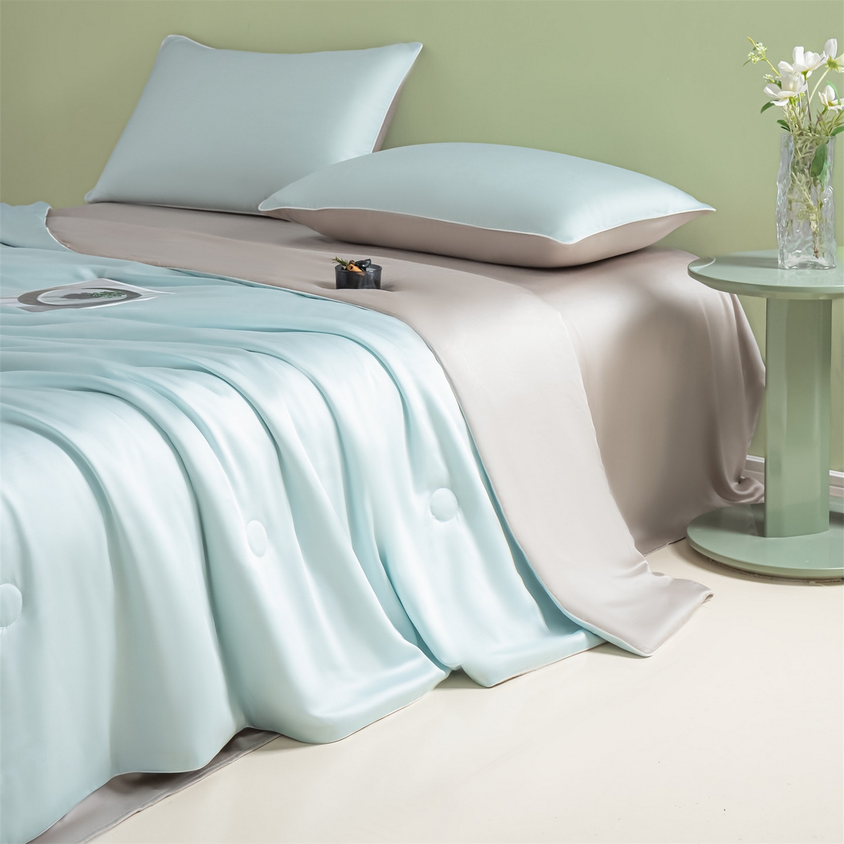 91家纺网 家纺一手货源 找家纺 美澳家纺 2026春夏新款凉感水洗冰丝真丝双拼夏被夏凉被四件套 双拼-海盐兰+香草灰