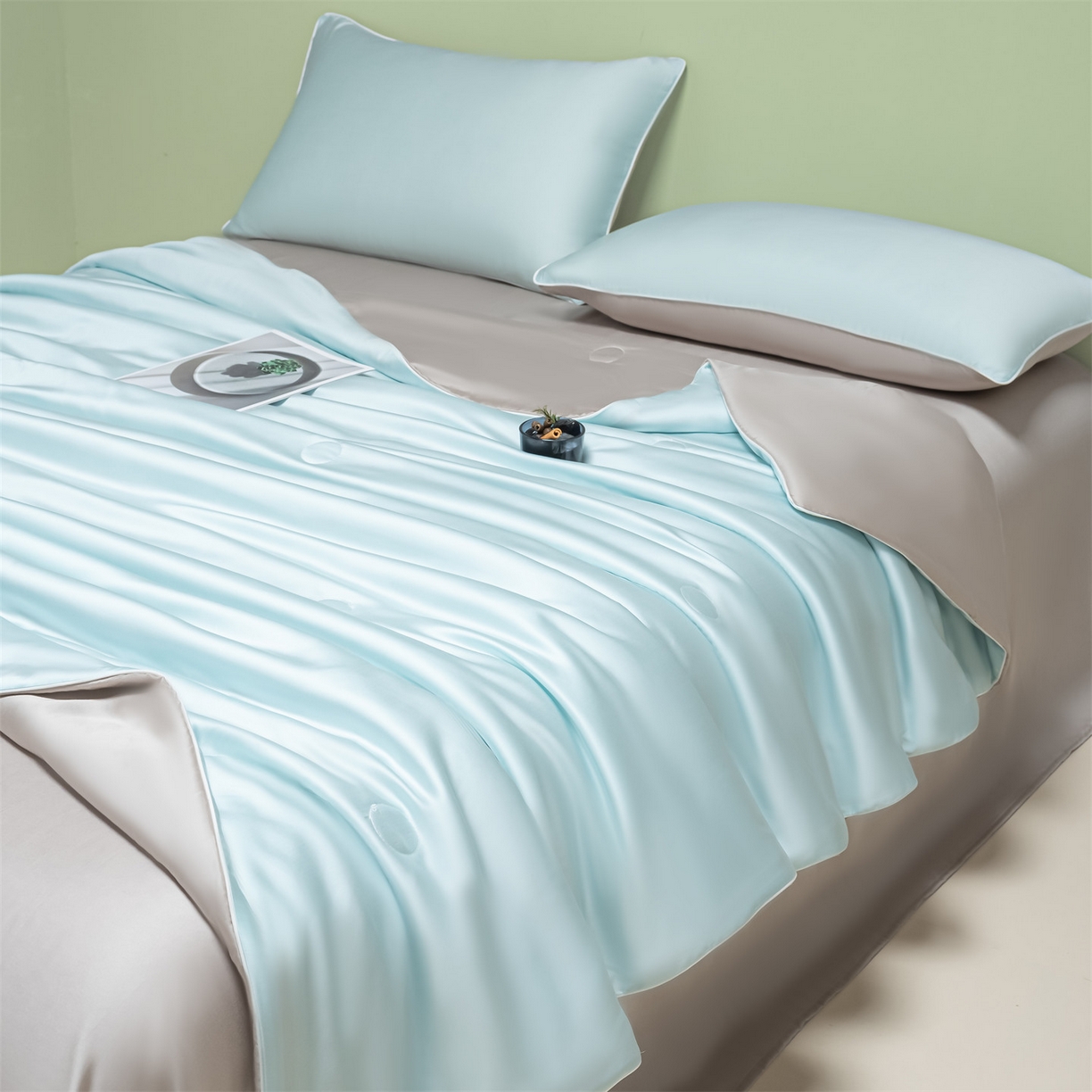 91家纺网 家纺一手货源 找家纺 美澳家纺 2026春夏新款凉感水洗冰丝真丝双拼夏被夏凉被四件套 双拼-海盐兰+香草灰