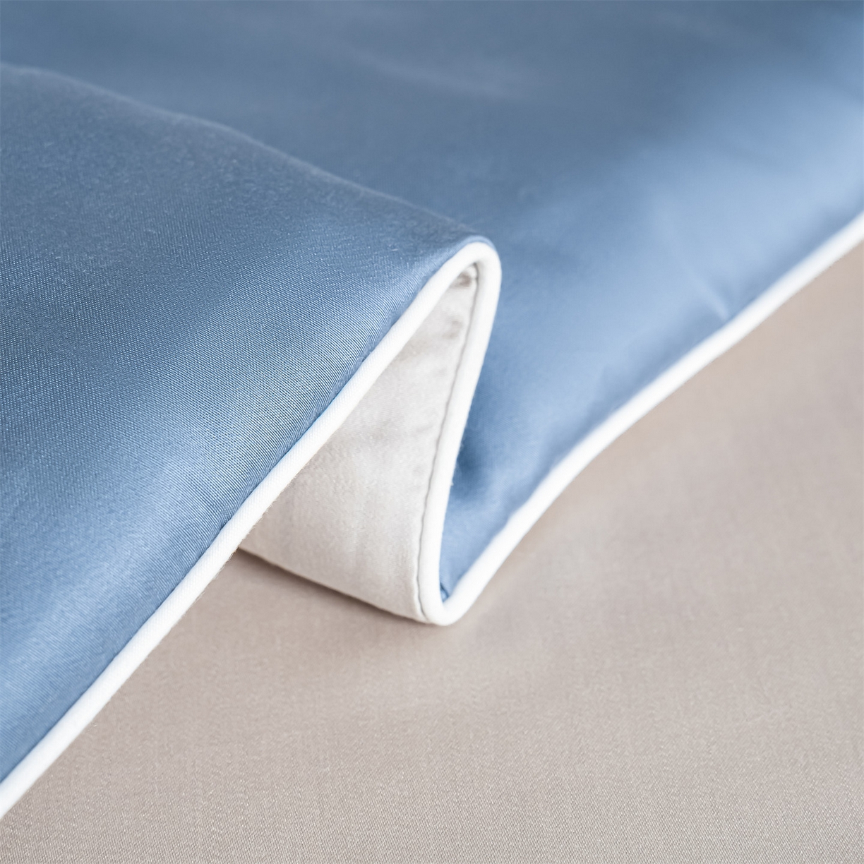 91家纺网 家纺一手货源 找家纺 美澳家纺 2026春夏新款凉感水洗冰丝真丝双拼夏被夏凉被四件套 双拼-宾利蓝+椰子灰