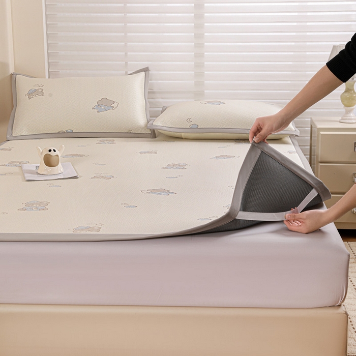 91家纺网 家纺一手货源 找家纺 富馨莱 2026新款PE乙纶高克重冰豆豆席凉感凉席单件席子平铺款学生宿舍支持一件定制尺寸 可爱熊