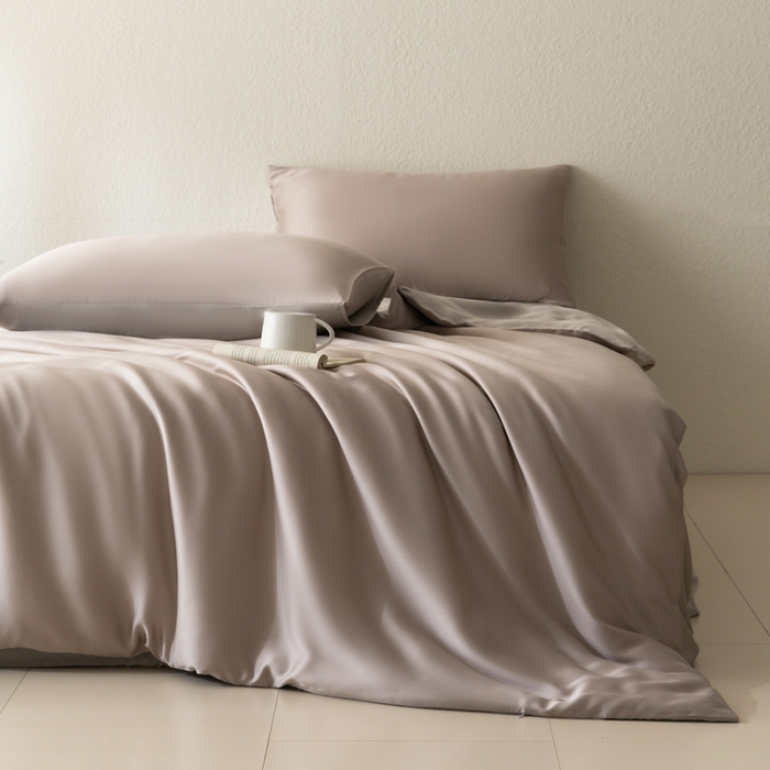 91家纺网 家纺一手货源 找家纺 禾时 2026新款60支奥地利兰精双拼纯色天丝四件套 夜影凝香-霜华银