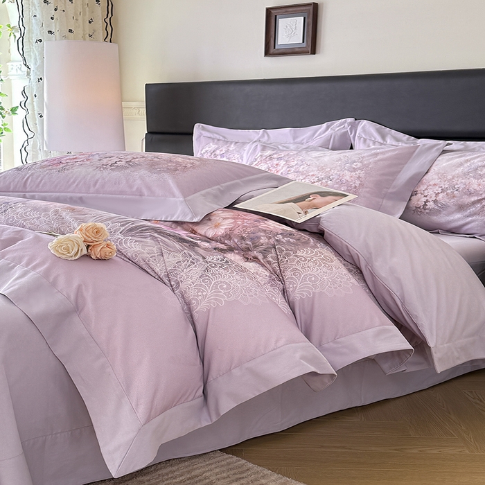 91家纺网 家纺一手货源 找家纺 巧玲珑 2026新款全棉拼角数码印花四件套 云锦织梦-紫