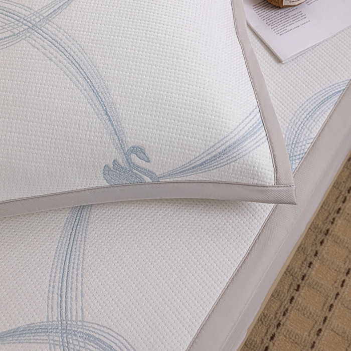 91家纺网 家纺一手货源 找家纺 富馨莱 2026新款PE乙纶高克重冰豆豆席凉感凉席单件席子平铺款学生宿舍支持一件定制尺寸 天鹅-蓝