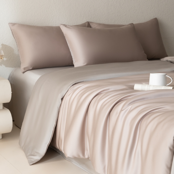 91家纺网 家纺一手货源 找家纺 禾时 2026新款60支奥地利兰精双拼纯色天丝四件套 夜影凝香-霜华银