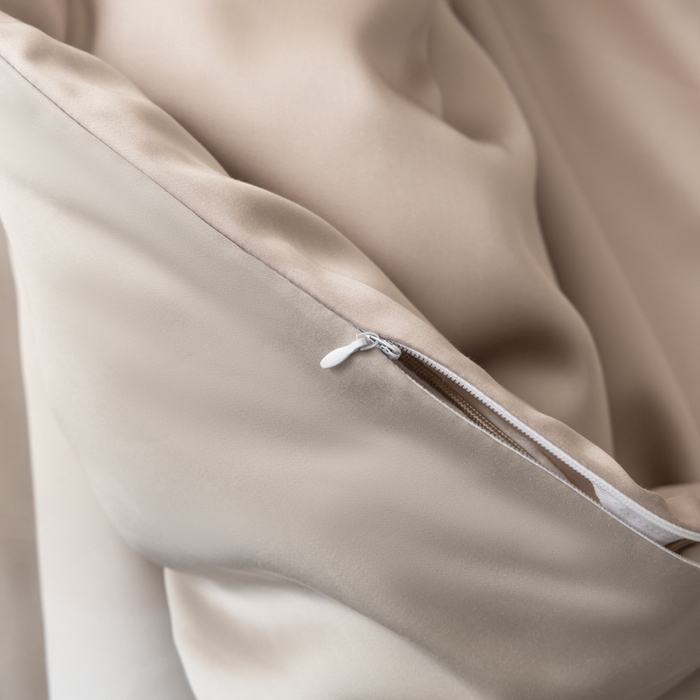 91家纺网 家纺一手货源 找家纺 禾时 2026新款60支奥地利兰精双拼纯色天丝四件套 夜影凝香-霜华银