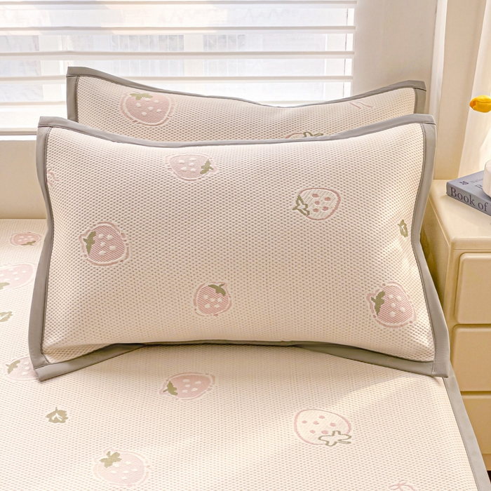 91家纺网 家纺一手货源 找家纺 富馨莱 2026新款PE乙纶高克重冰豆豆席凉感凉席单件席子平铺款学生宿舍支持一件定制尺寸 草莓乐园