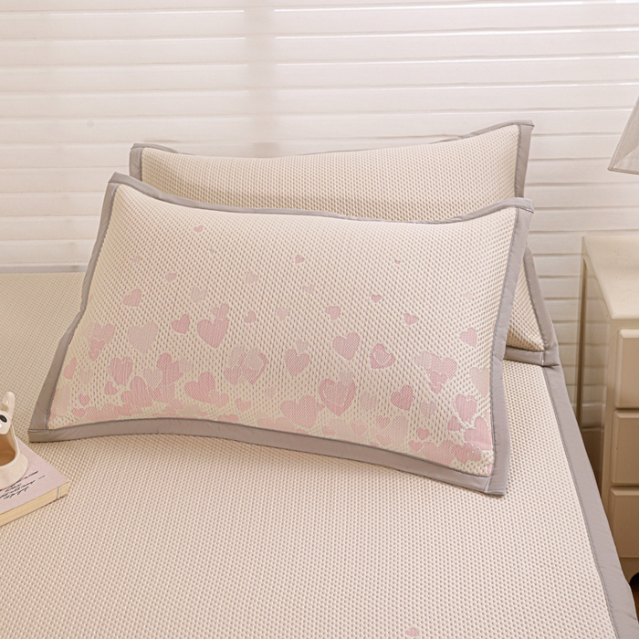 91家纺网 家纺一手货源 找家纺 富馨莱 2026新款PE乙纶高克重冰豆豆席凉感凉席单件席子平铺款学生宿舍支持一件定制尺寸 爱意满满-粉