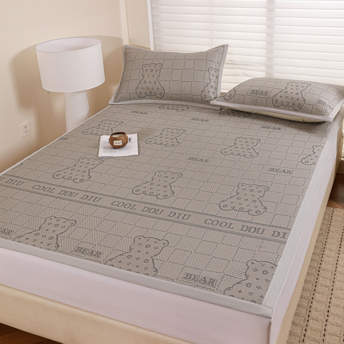 91家纺网 家纺一手货源 找家纺 富馨莱 2026新款PE乙纶高克重冰豆豆席凉感凉席单件席子平铺款学生宿舍支持一件定制尺寸 灰格熊