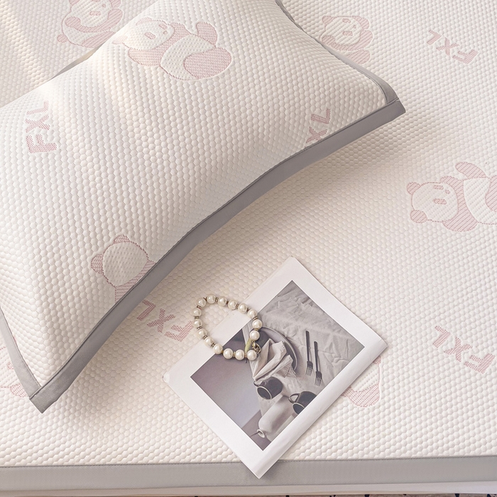 91家纺网 家纺一手货源 找家纺 富馨莱 2026新款PE乙纶高克重冰豆豆席凉感凉席单件席子平铺款学生宿舍支持一件定制尺寸 熊猫嘟嘟-粉