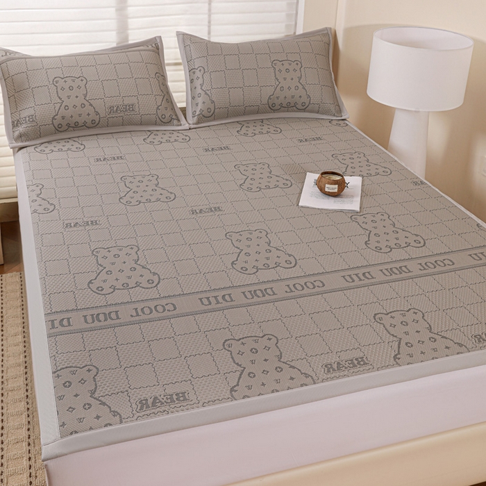 91家纺网 家纺一手货源 找家纺 富馨莱 2026新款PE乙纶高克重冰豆豆席凉感凉席单件席子平铺款学生宿舍支持一件定制尺寸 灰格熊