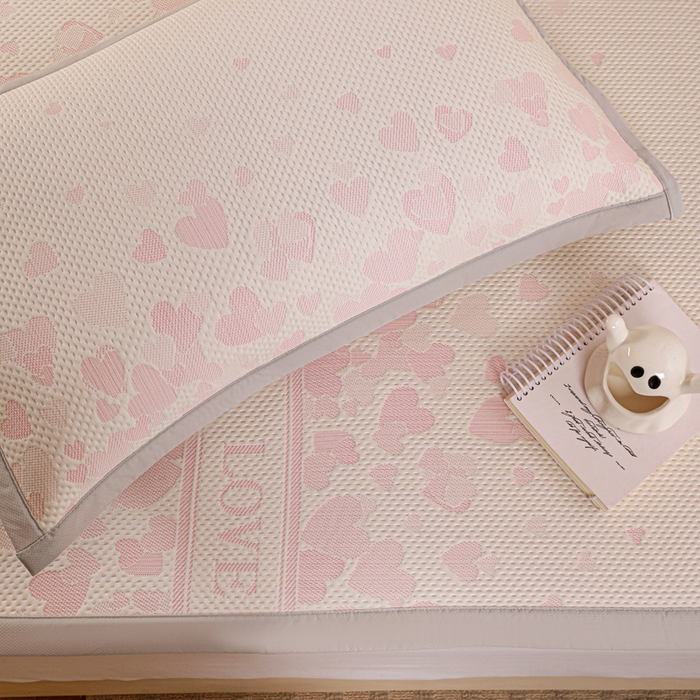 91家纺网 家纺一手货源 找家纺 富馨莱 2026新款PE乙纶高克重冰豆豆席凉感凉席单件席子平铺款学生宿舍支持一件定制尺寸 爱意满满-粉