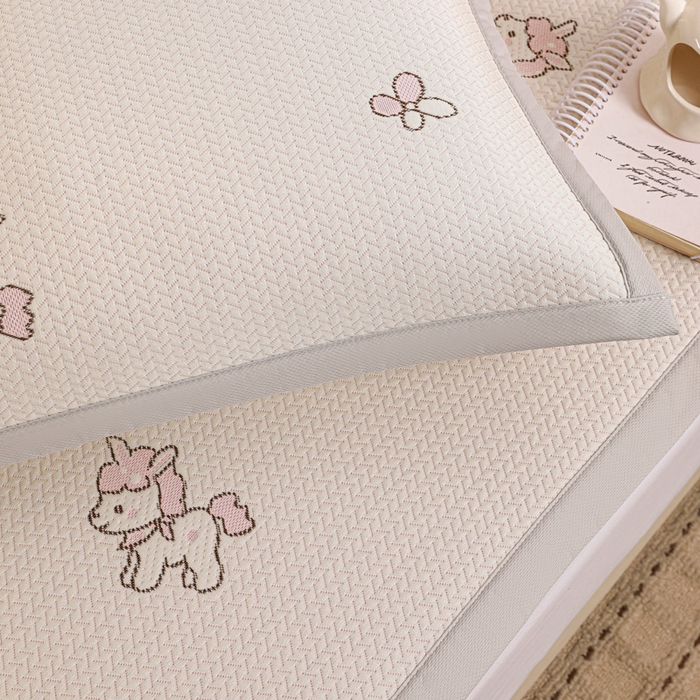 91家纺网 家纺一手货源 找家纺 富馨莱 2026新款PE乙纶高克重冰豆豆席凉感凉席单件席子平铺款学生宿舍支持一件定制尺寸 吉祥小马