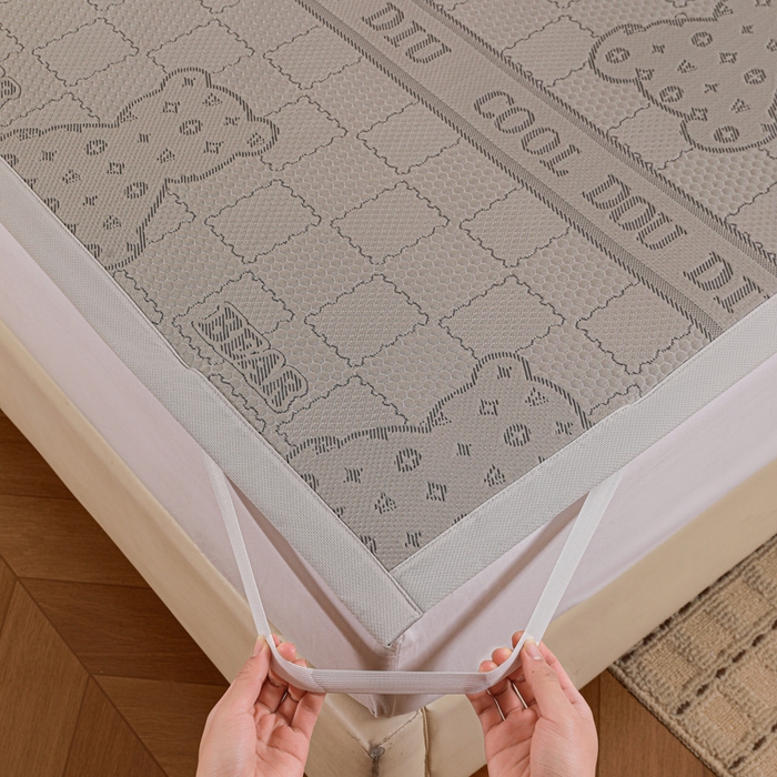 91家纺网 家纺一手货源 找家纺 富馨莱 2026新款PE乙纶高克重冰豆豆席凉感凉席单件席子平铺款学生宿舍支持一件定制尺寸 灰格熊