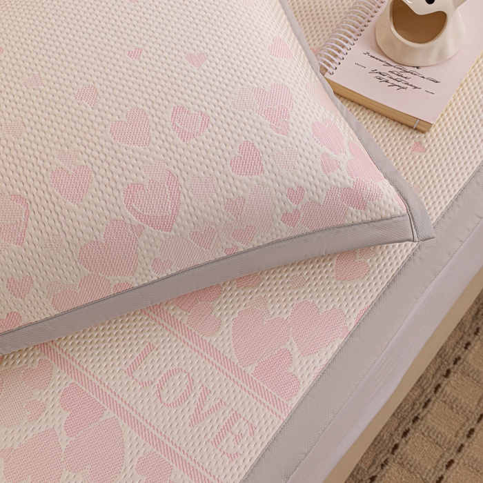 91家纺网 家纺一手货源 找家纺 富馨莱 2026新款PE乙纶高克重冰豆豆席凉感凉席单件席子平铺款学生宿舍支持一件定制尺寸 爱意满满-粉