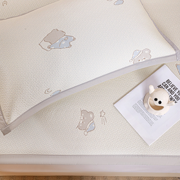 91家纺网 家纺一手货源 找家纺 富馨莱 2026新款PE乙纶高克重冰豆豆席凉感凉席单件席子平铺款学生宿舍支持一件定制尺寸 可爱熊