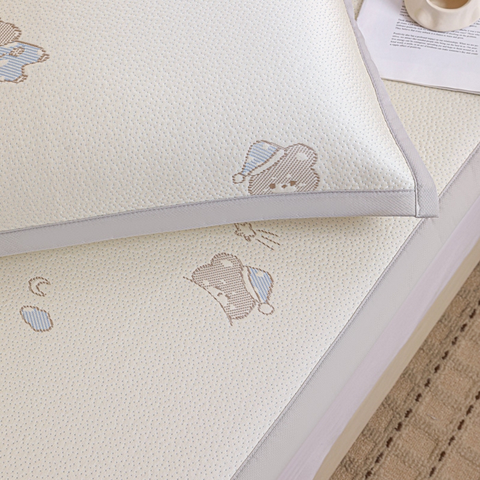 91家纺网 家纺一手货源 找家纺 富馨莱 2026新款PE乙纶高克重冰豆豆席凉感凉席单件席子平铺款学生宿舍支持一件定制尺寸 可爱熊