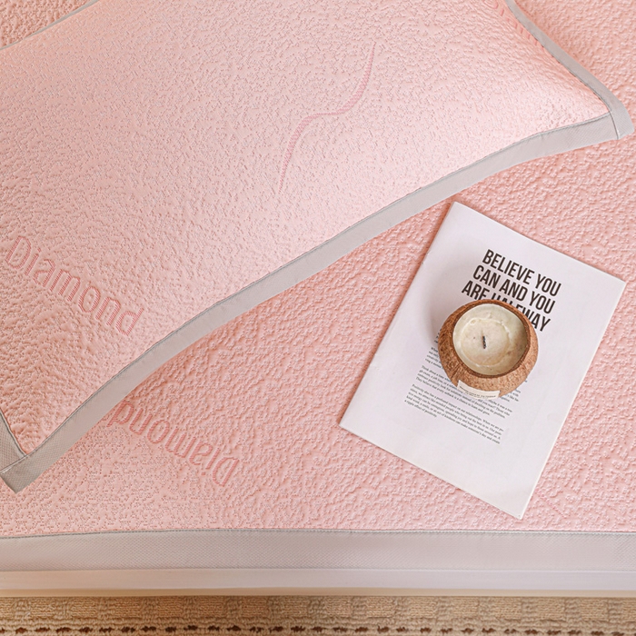 91家纺网 家纺一手货源 找家纺 富馨莱 2026新款PE乙纶高克重冰豆豆席凉感凉席单件席子平铺款学生宿舍支持一件定制尺寸 寻意-粉