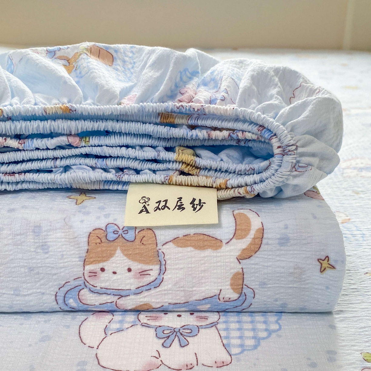91家纺网 家纺一手货源 找家纺 眠势力 2026新款双层纱床笠单件云感皱皱纱床罩三件套床垫保护套 海盐奶猫