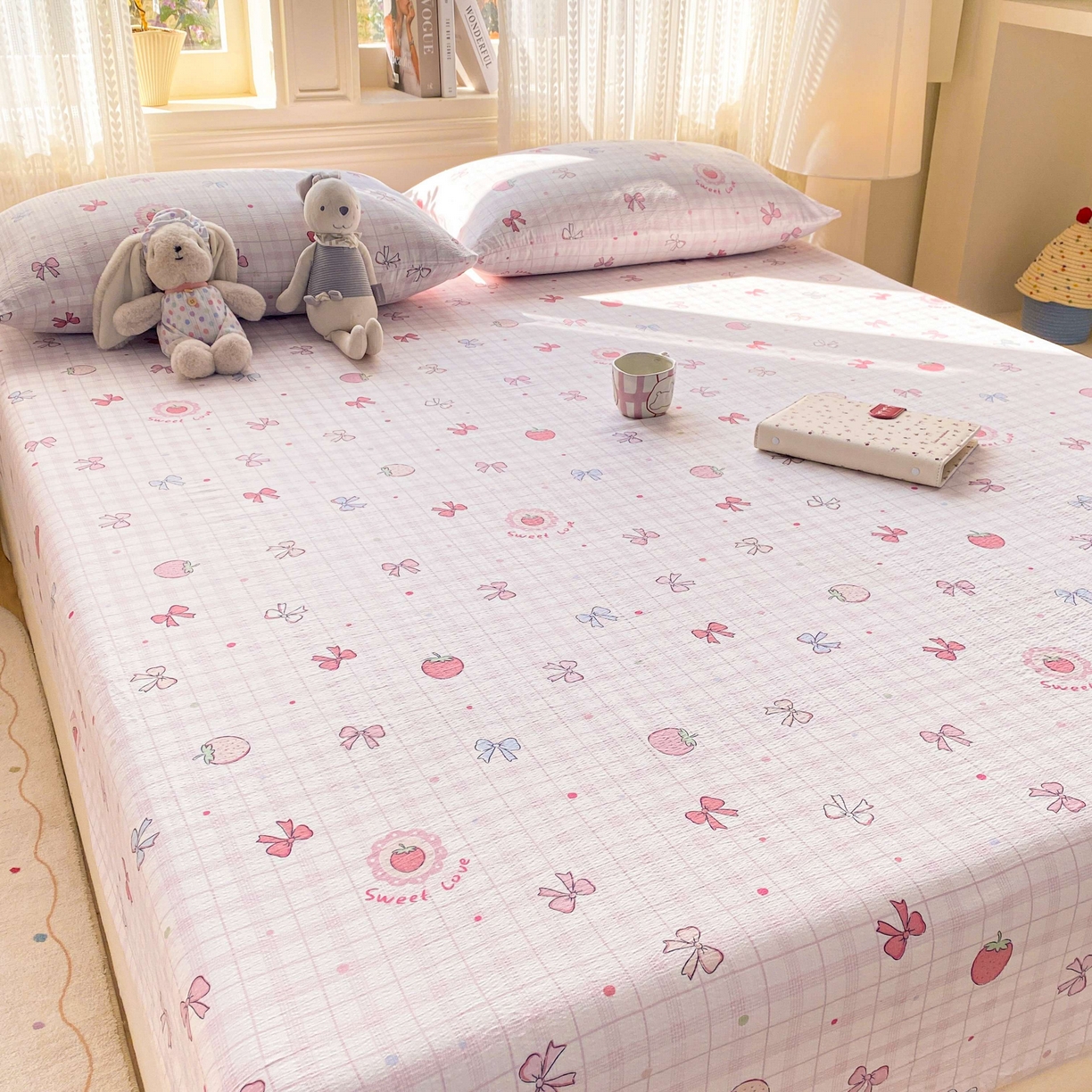 91家纺网 家纺一手货源 找家纺 眠势力 2026新款双层纱床笠单件云感皱皱纱床罩三件套床垫保护套 草莓蝴蝶结